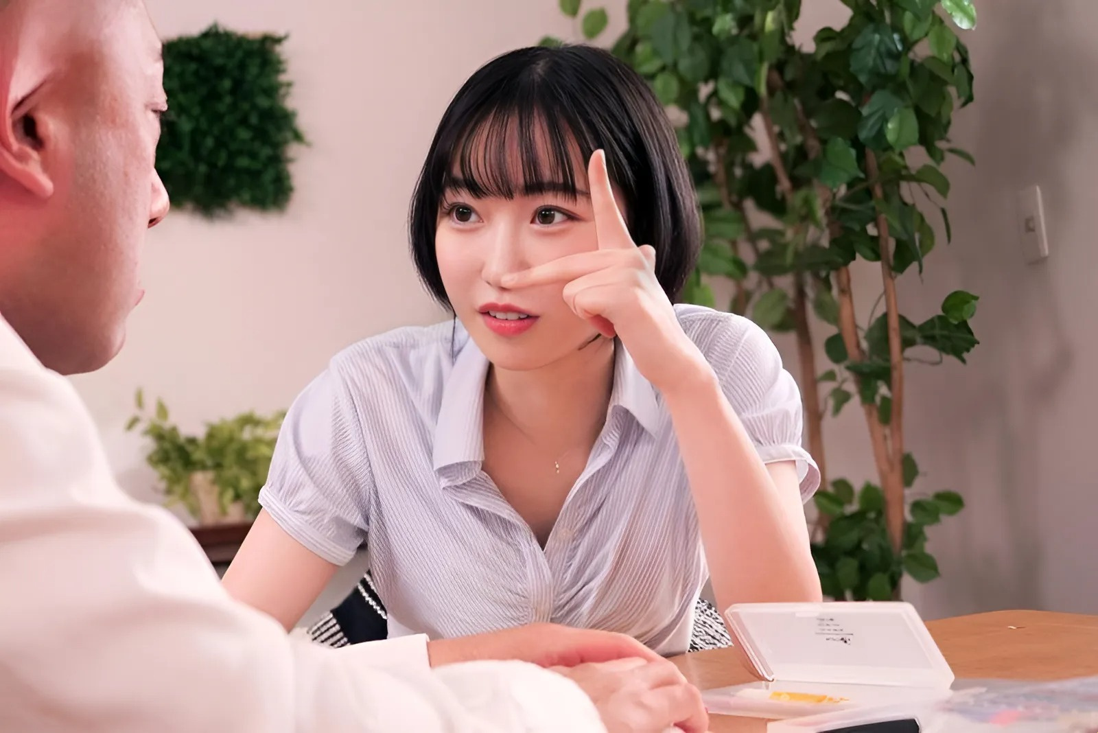 MIDV-410 Tinuruan ako ng tutor ko kung paano manligaw
