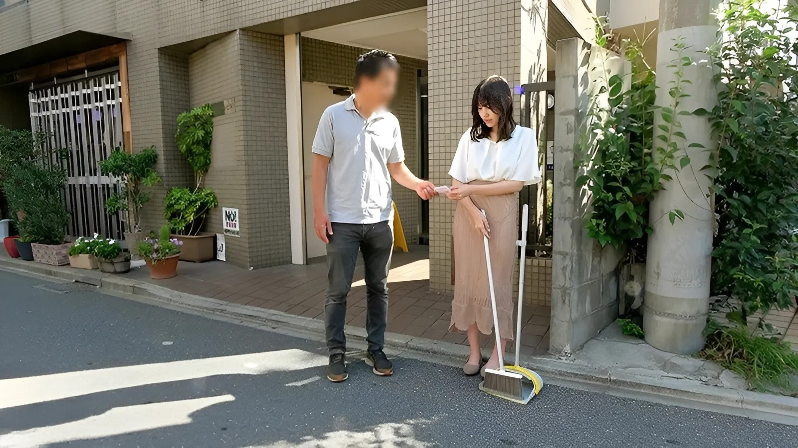 SORA-438 Having an affair with a neighbor during their wedding anniversary