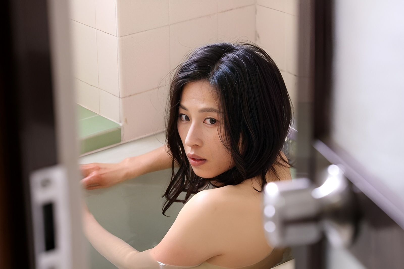 NSFS-205 Bí mật của vợ dâm và tên hàng xóm đáng ghét