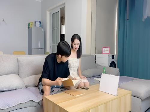 Anh trai đi công tác chị dâu ở nhà vụng trộm với em rể